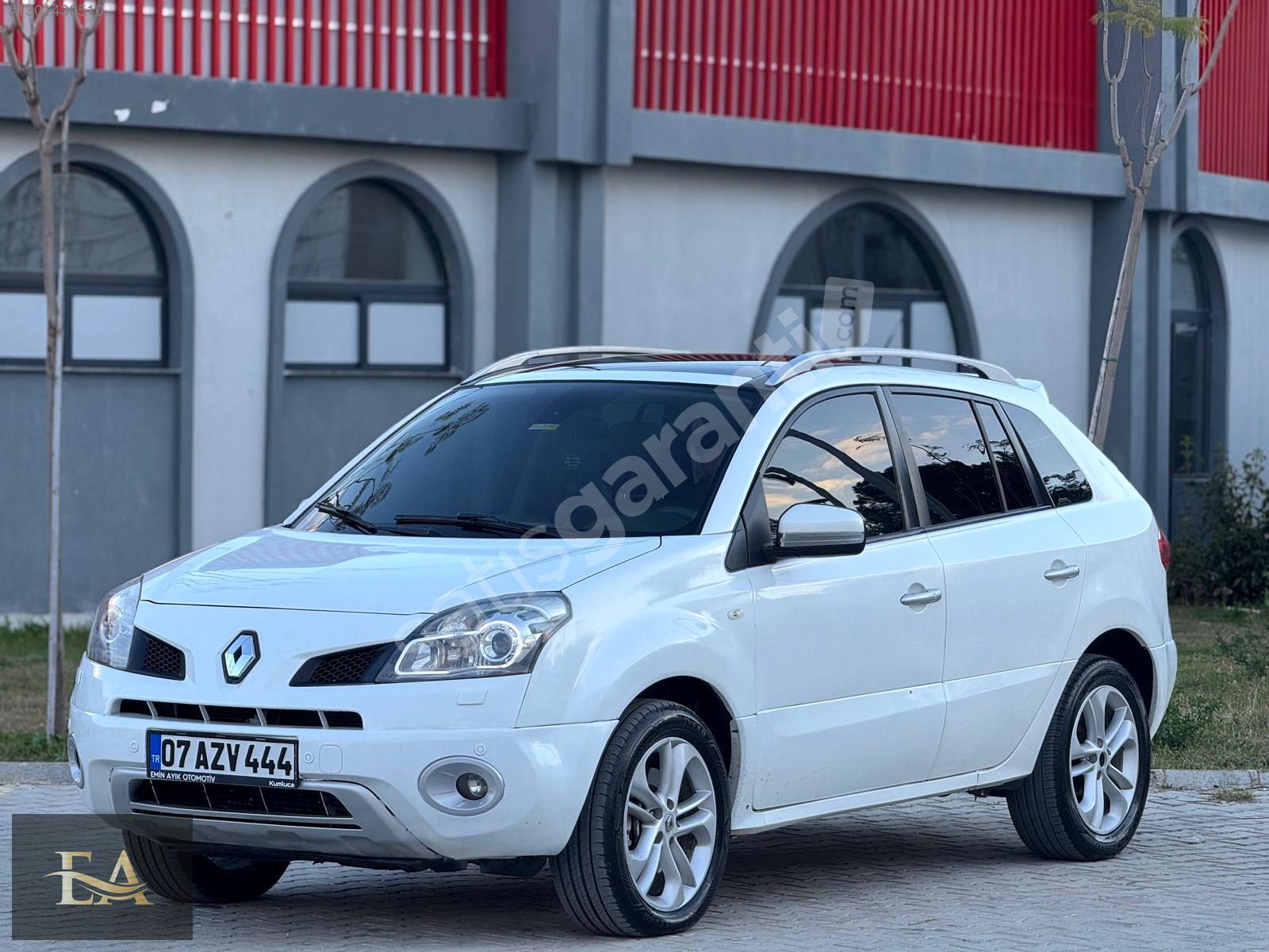 EMİN AYIK OTOMOTİV DEN DEĞİŞENSİZ KOLEOS CAM TAVANLI 4x2 4x4