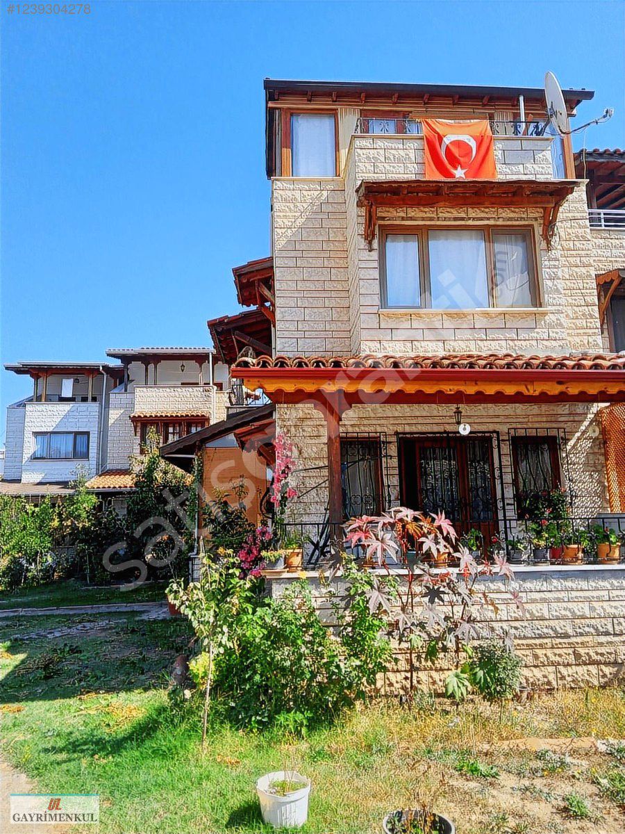 Bursa İznik Göl Kenarında 4+1 Fırsat Triplex Villa