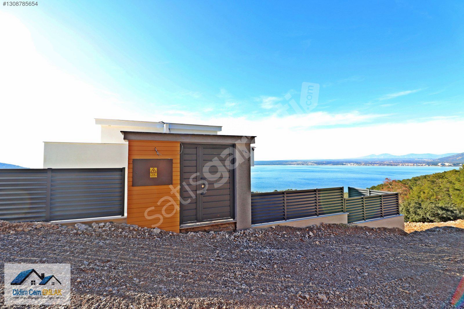 Akbük'te Deniz Manzaralı Havuzlu 4+1 Triplex Villa