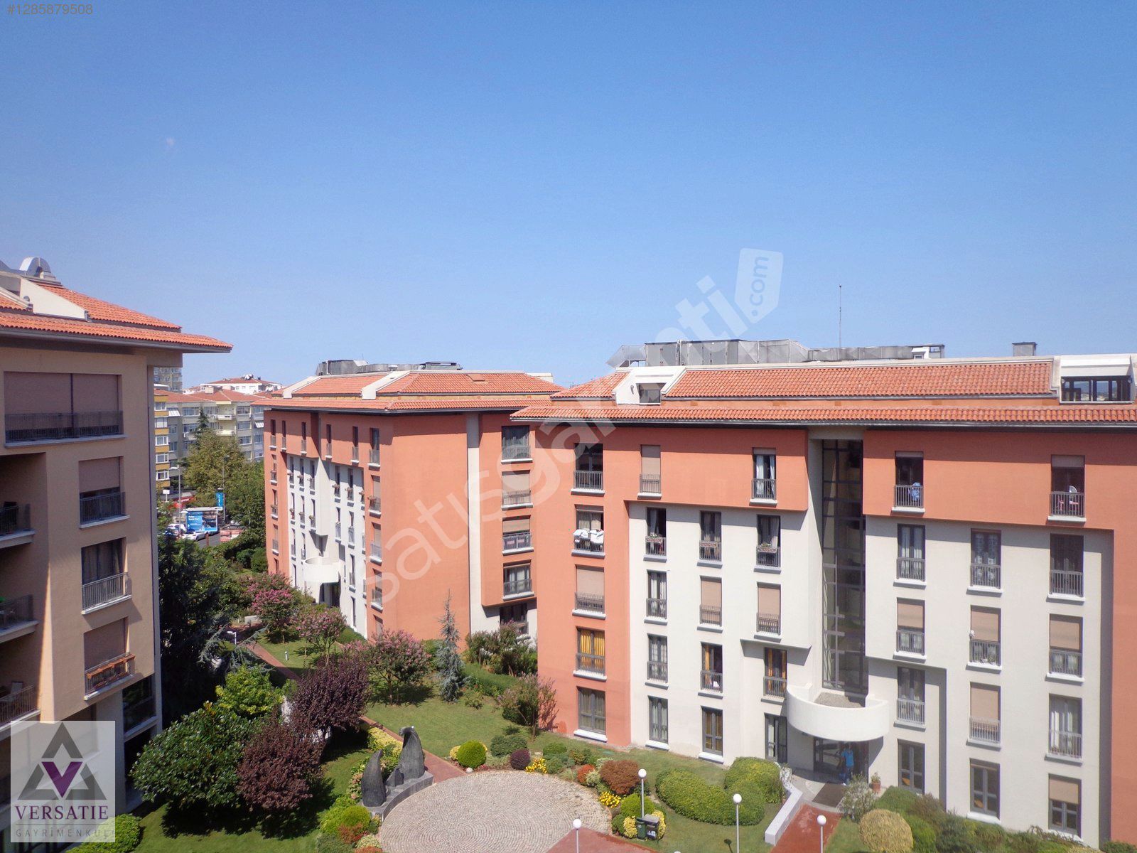 SARIKONAKLAR SITESINDE GARAJ CIKISLI KIRALIK CATI DUBLEKSI