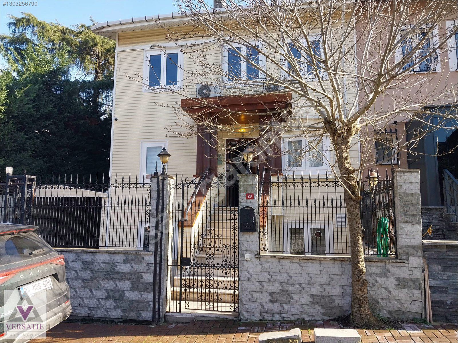 LEVENT'TE TSYD KARSISINDA 500m BAHÇELİ VİLLA
