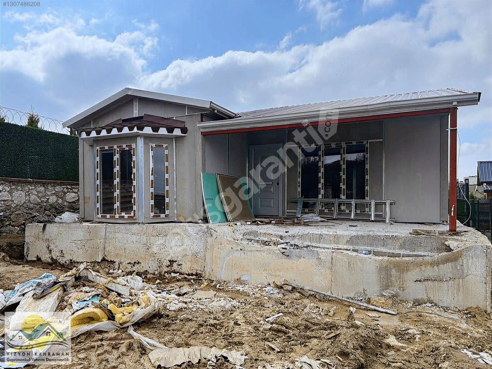 MOLLAFENARİ DE 256 M2 ARSA İÇİNDE 3+1 ODALI MUSTAKİL EV