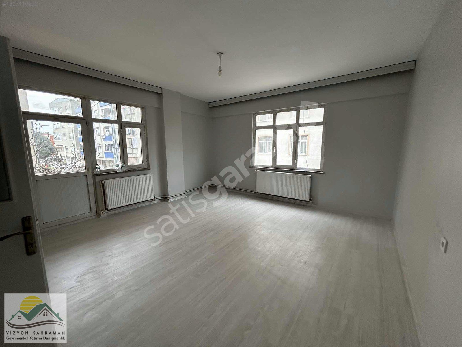 ESENYALI FATİHTE TEMİZ GENİŞ 2+1 BALKONLU DAİRE