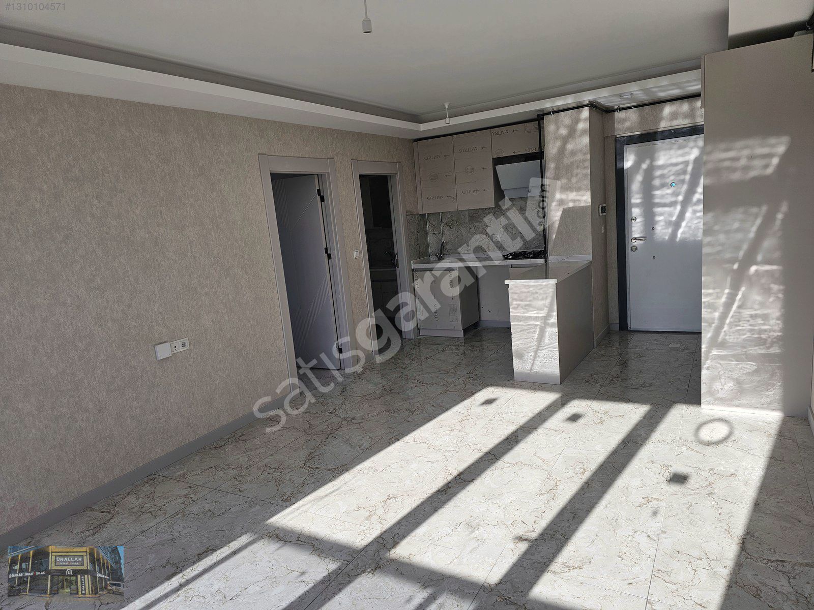 BERAT CADDESİNE CEPHE ÖN ÇEPHE ÖNÜ AÇIK BÜYÜK 1+1 KİRALIK