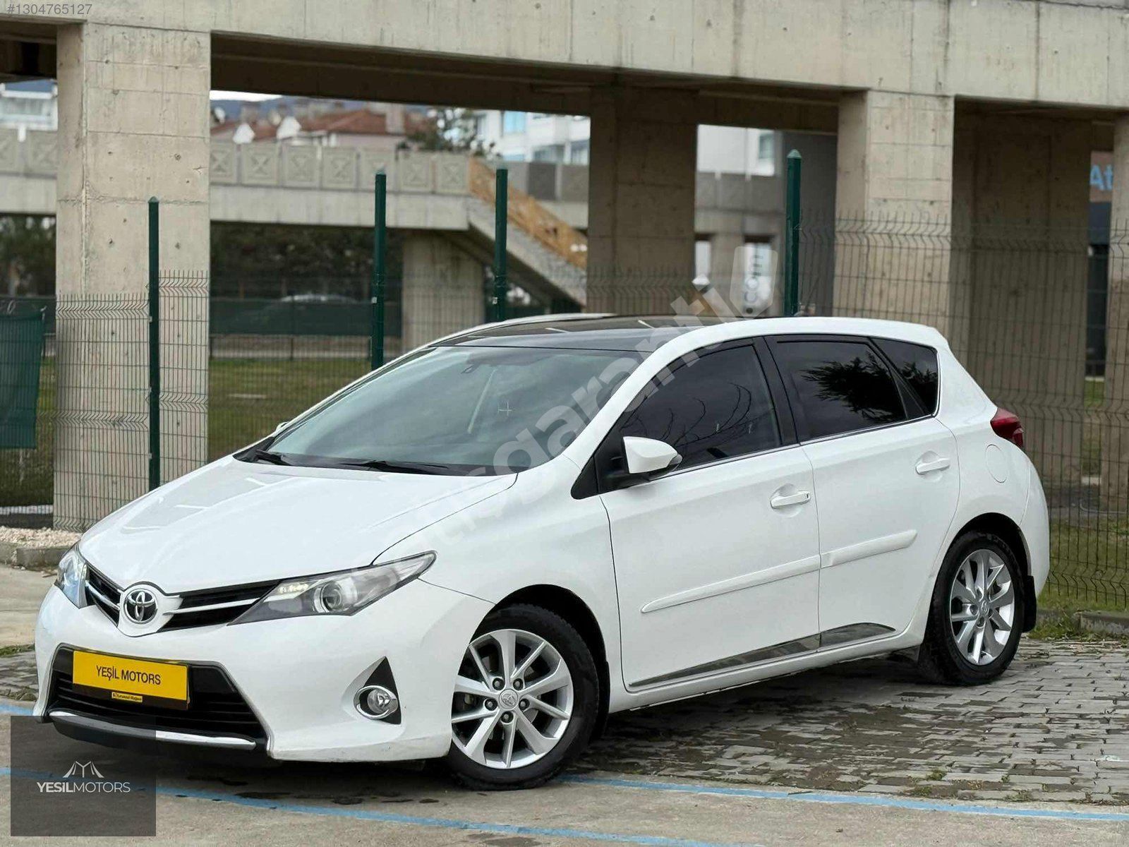 YEŞİLMOTORSDAN DİZEL OTOMATİK CAM TAVANLI AURİS