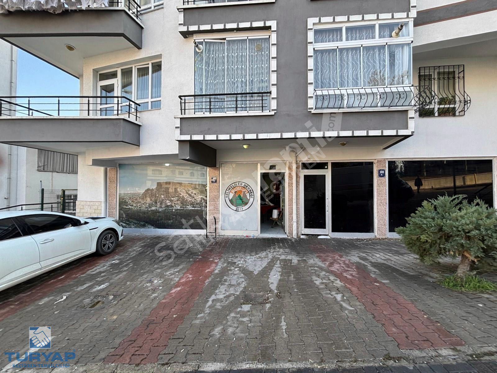AŞIKPAŞA CADDESİ TURGUT ALTINOK CAMİİ YAKINI 102M² DÜKKAN
