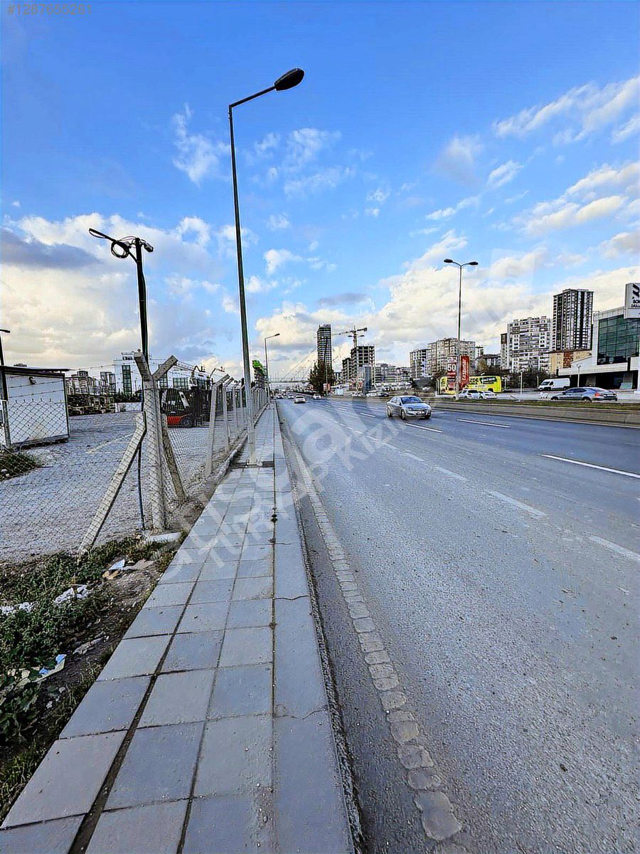 ANADOLU BULVARI 25 METRE CEPHE TABELA DEĞERİ YÜKSEK KİRALIK ARSA