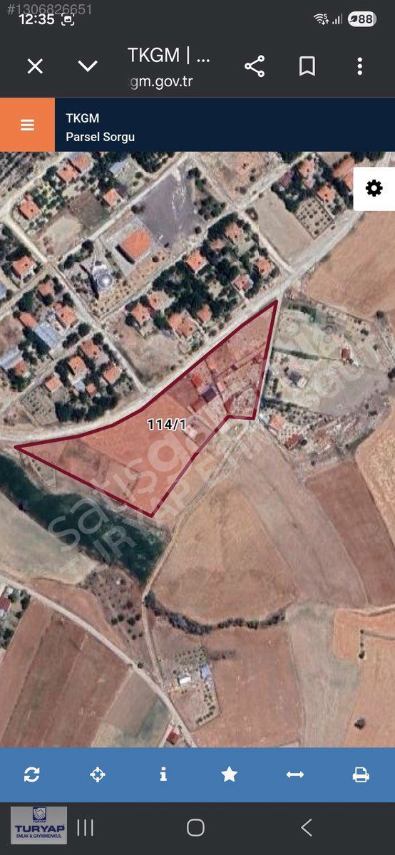 Yenikent'te 500m² Asfalt Cepheli, Manzaralı Arsa