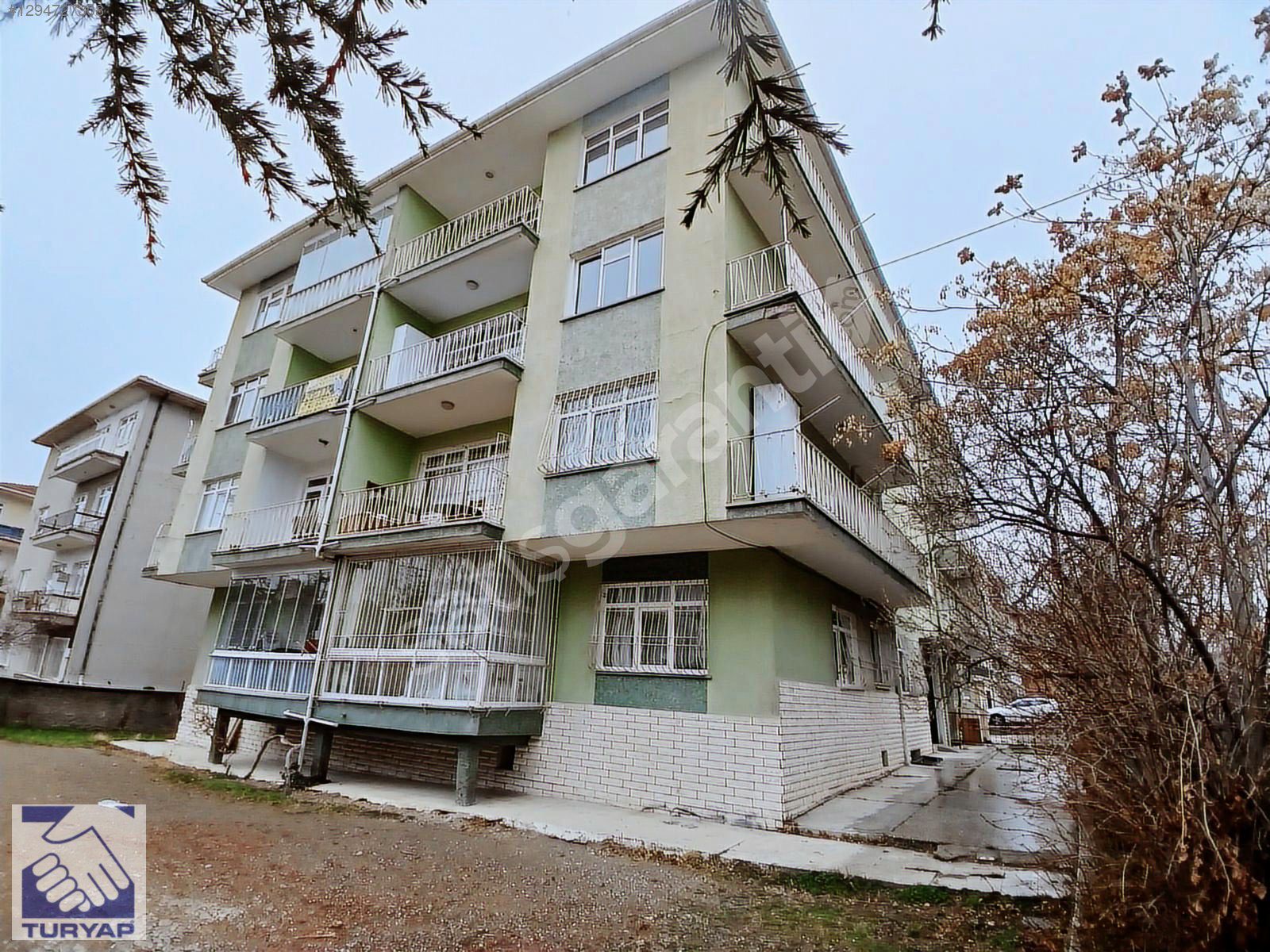 Aşağıeğlencede Merkezi Konumlu Ara Kat Kiralık 3+1 Daire
