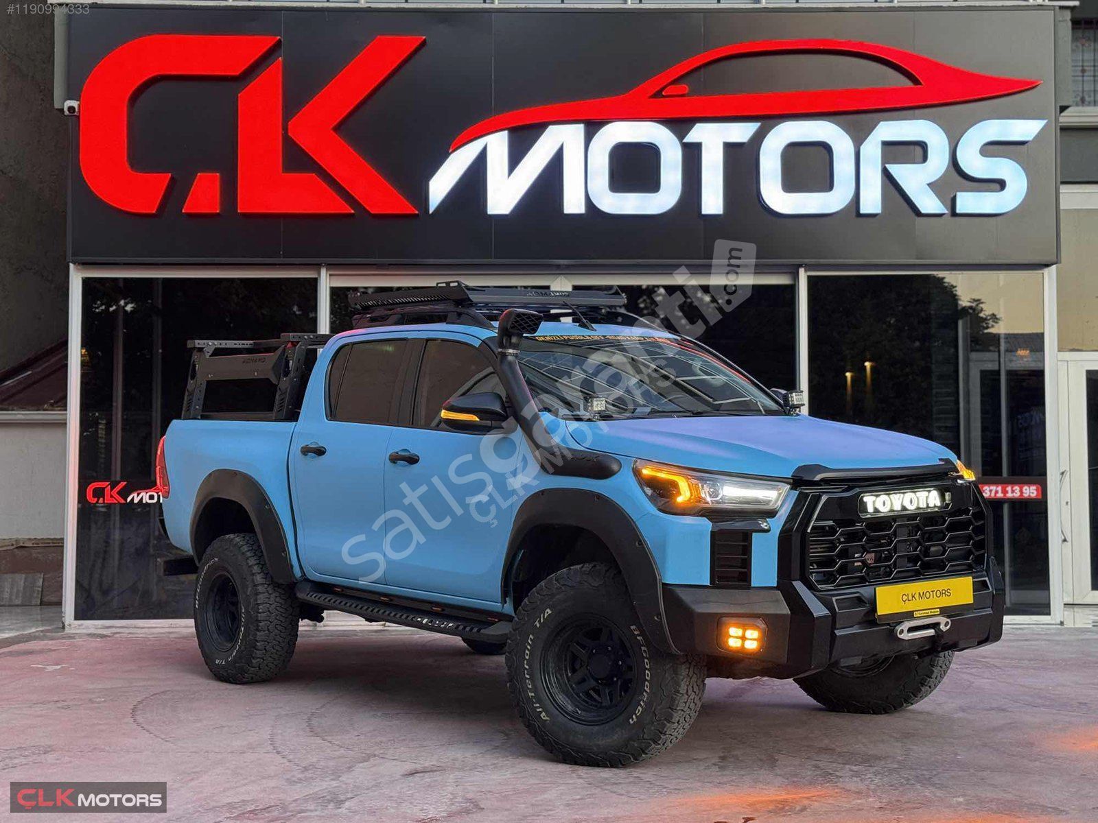 TÜM DİKKATLERİ ÜZERiNE ÇEKMEK İSTEYENE OFFROAD DONANIMLI Hi-LÜX