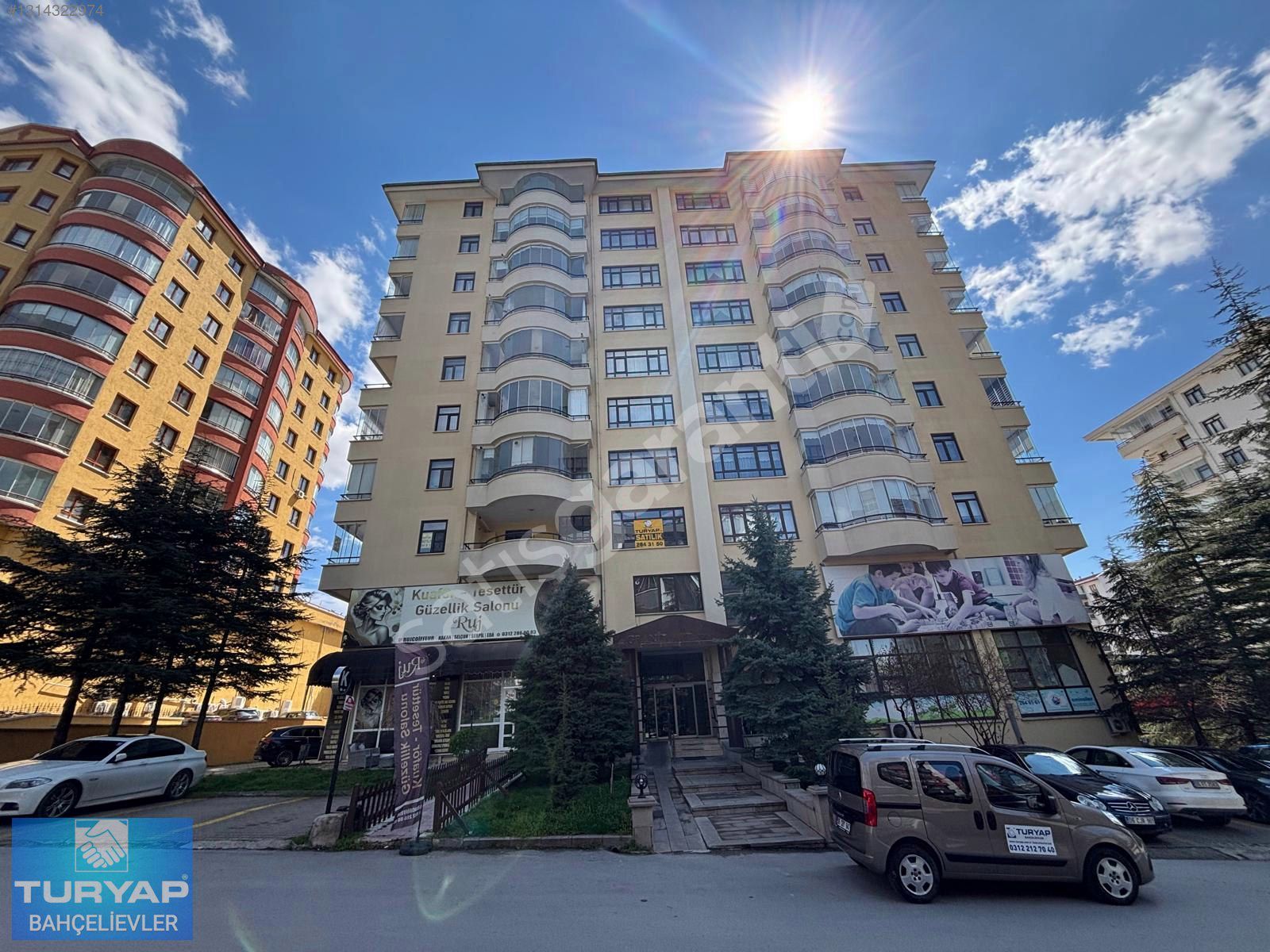 ÇUKURAMBARDA EN MERKEZİ YERİNDE 3.KAT KONUMUNDA 1.KAT 160M2 3+1