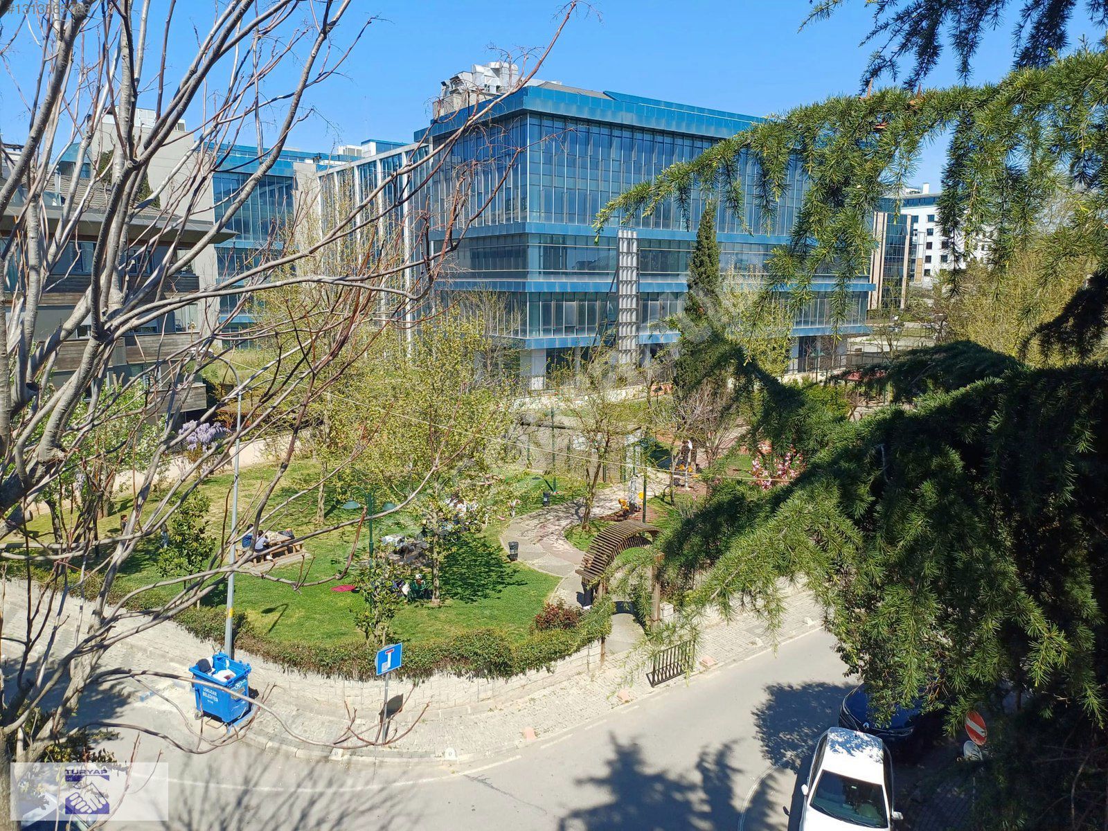 ALTUNİZADE CAPİTOL'UN YAN SOKAĞI, OTOPARKLI 3+1 KİRALIK DAİRE