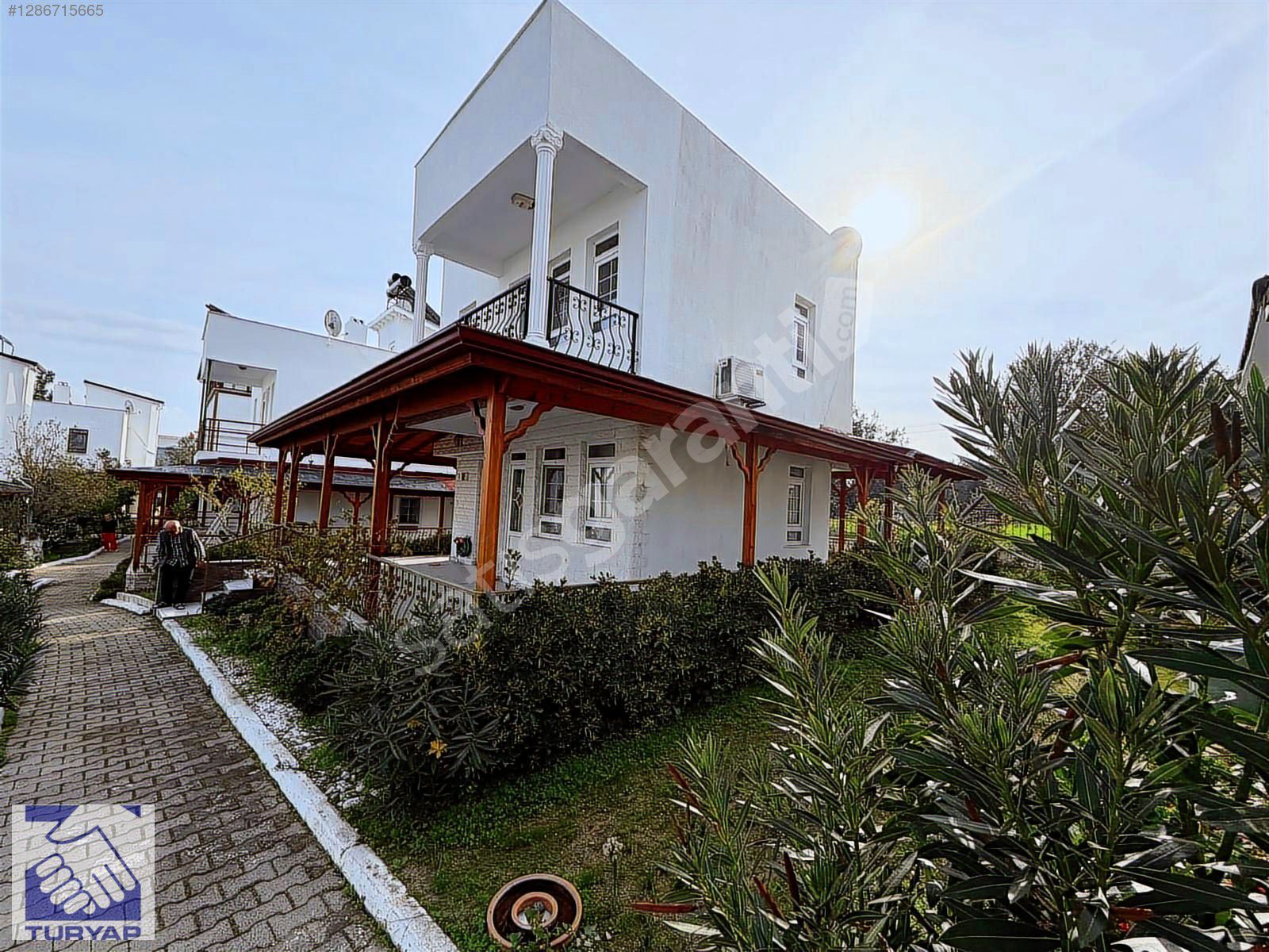 TURYAP'TAN MUTLU DOĞA KENT SİTESİNDE GENİŞ KULLANIMLI 3+1 VİLLA