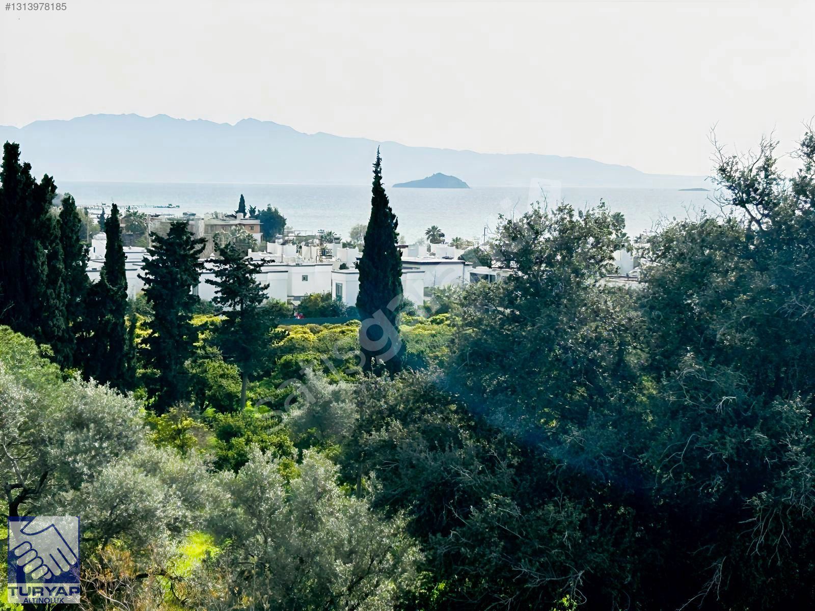 BODRUM GÜMÜŞLÜK PEKSİMET' TE SATILIK 5+1 HAVUZLU BAHÇELİ VİLLA