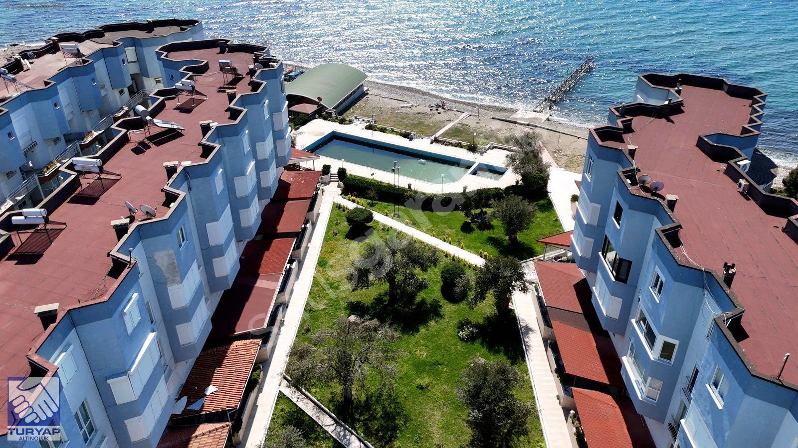 ALTINOLUK'TA DENİZE SIFIR SİTEDE | YENİLENMİŞ SATILIK 1+1 DAİRE