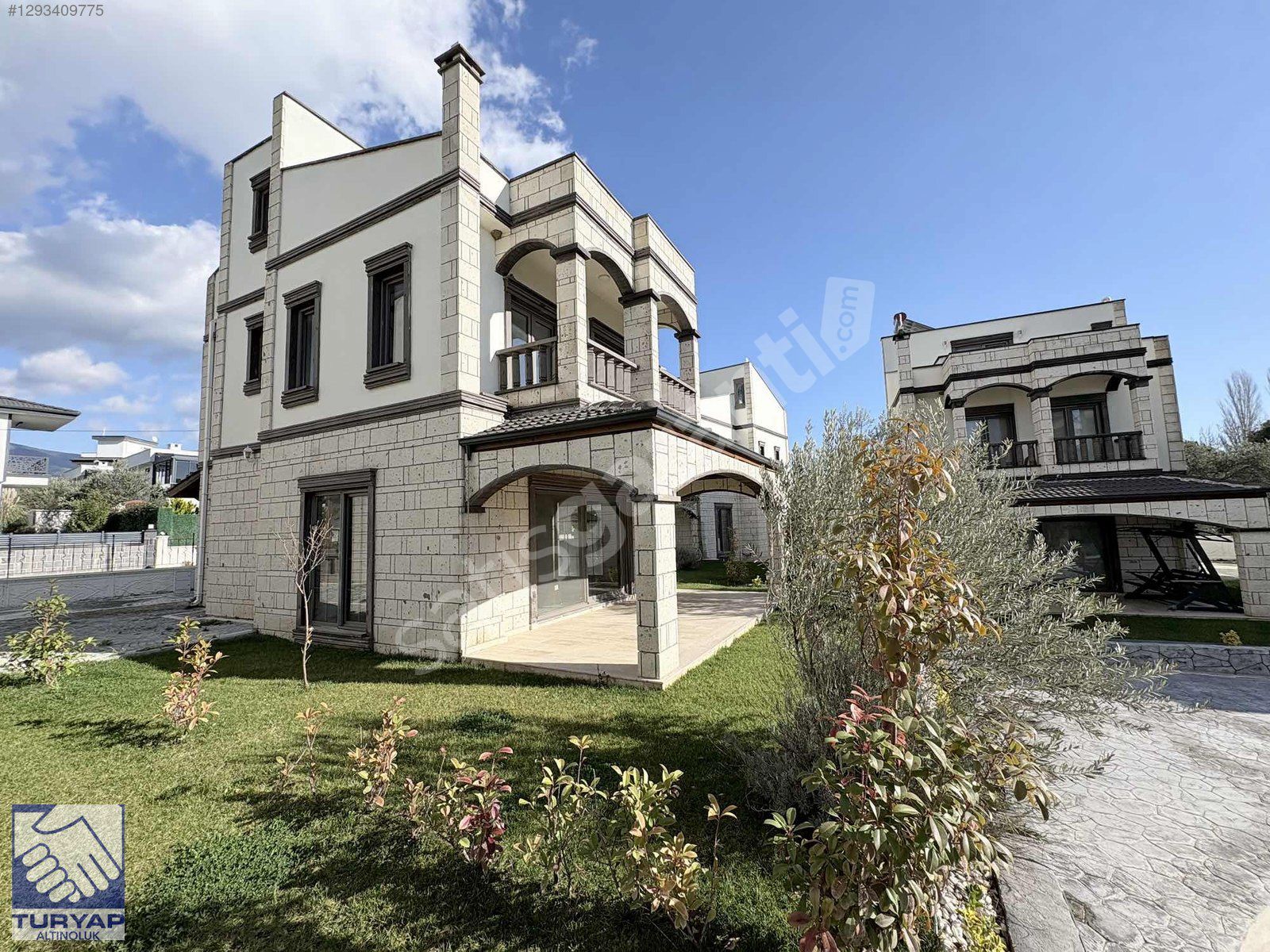 GÜRE SENFONİ KONAKLARINDA SATILIK DENİZ MANZARALI VİLLA