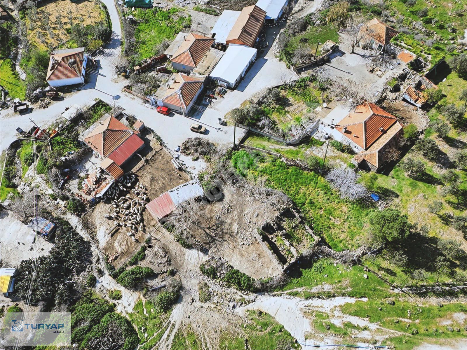 ALİAĞA ÇORAKLAR'DA KÖY İCİ 796m2 TARLA
