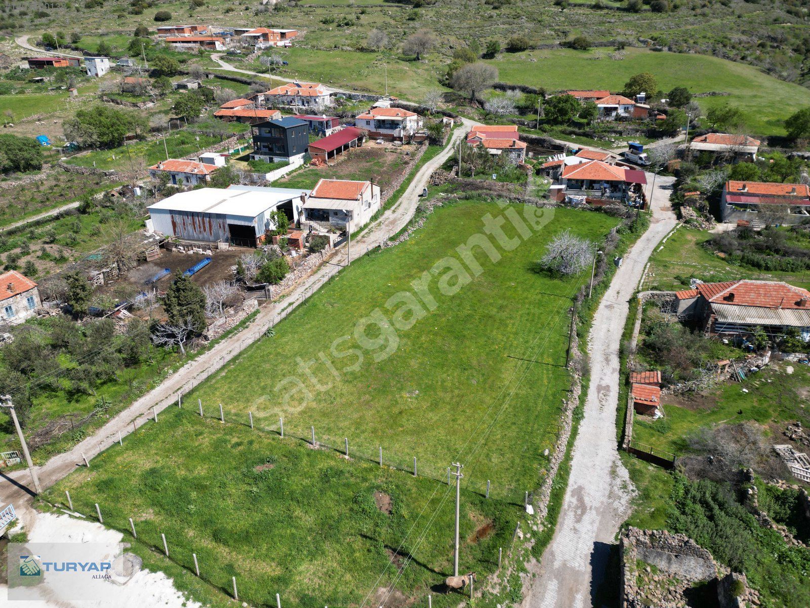 ALİAĞA BAHÇEDERE DE SATILIK İMARLI ARSA