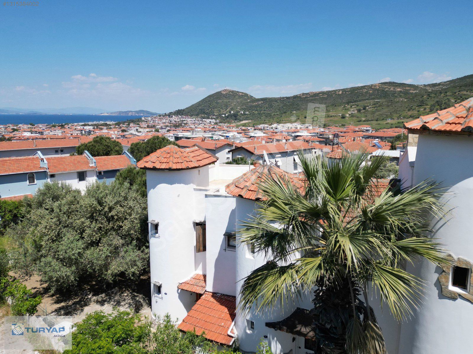 YENİ FOÇA'DA MERKEZE YAKIN BAHÇELİ DUBLEKS