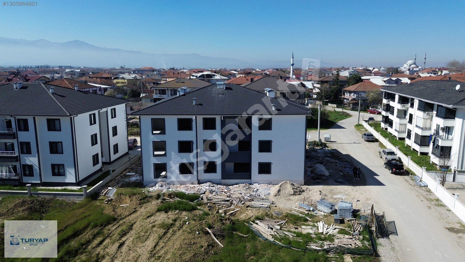 TURYAP AKYAZI'dan ÇARŞI İÇERİSİNDE SATILIK 2+1 93 M2 DAİRELER