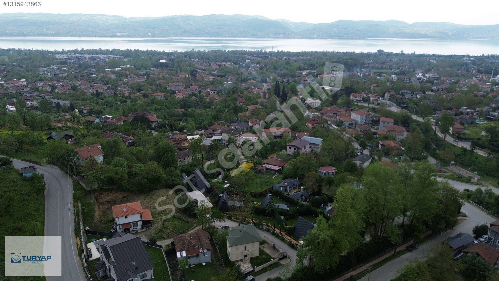 TURYAP AKYAZI'dan SAPANCA'DA GÖL MANZARALI SATILIK 4+1 VİLLA