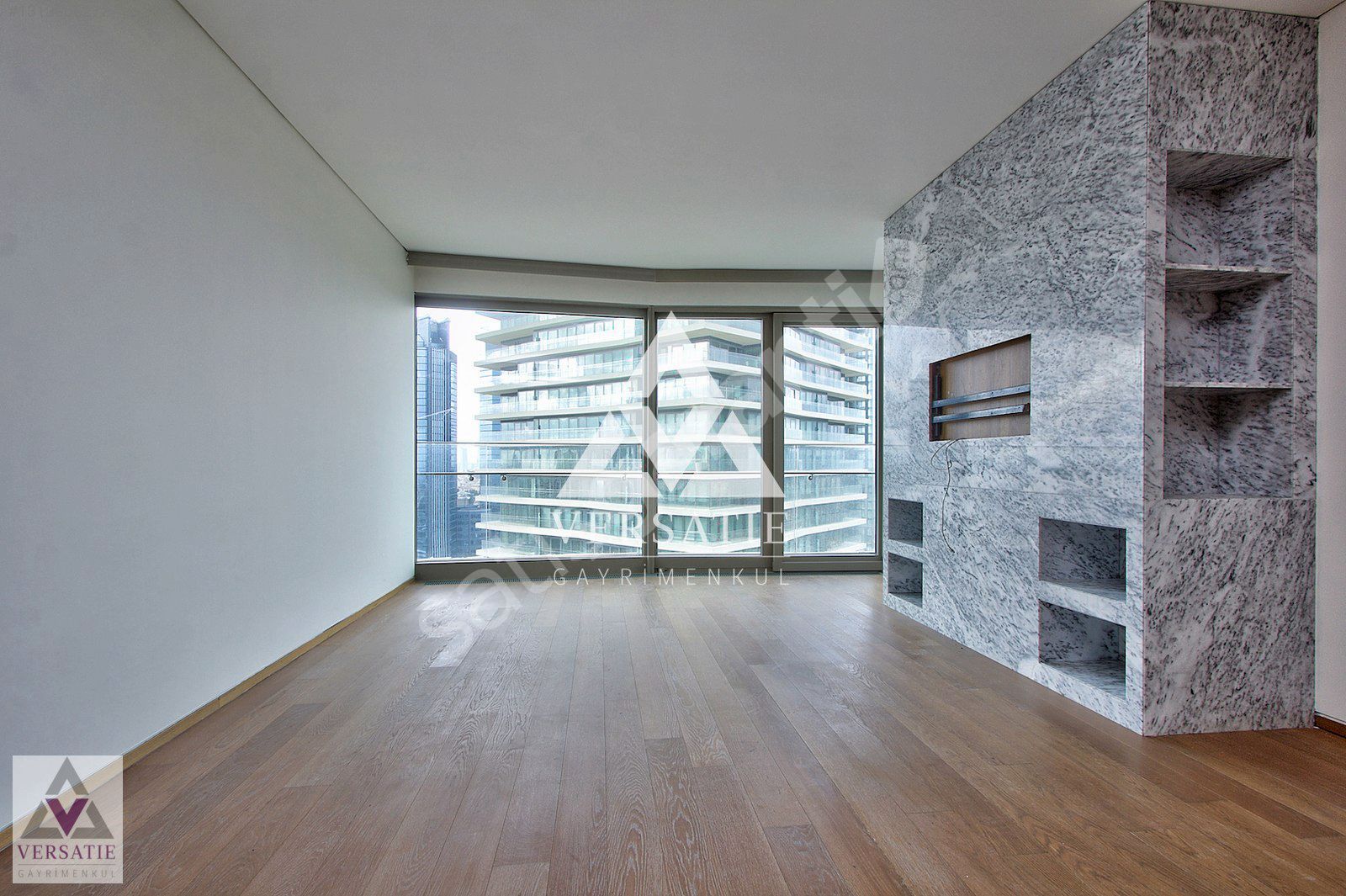 Zorlu Center R1 Kule'de Satılık 2+1 Eşyalı / Eşyasız Kaçmaz