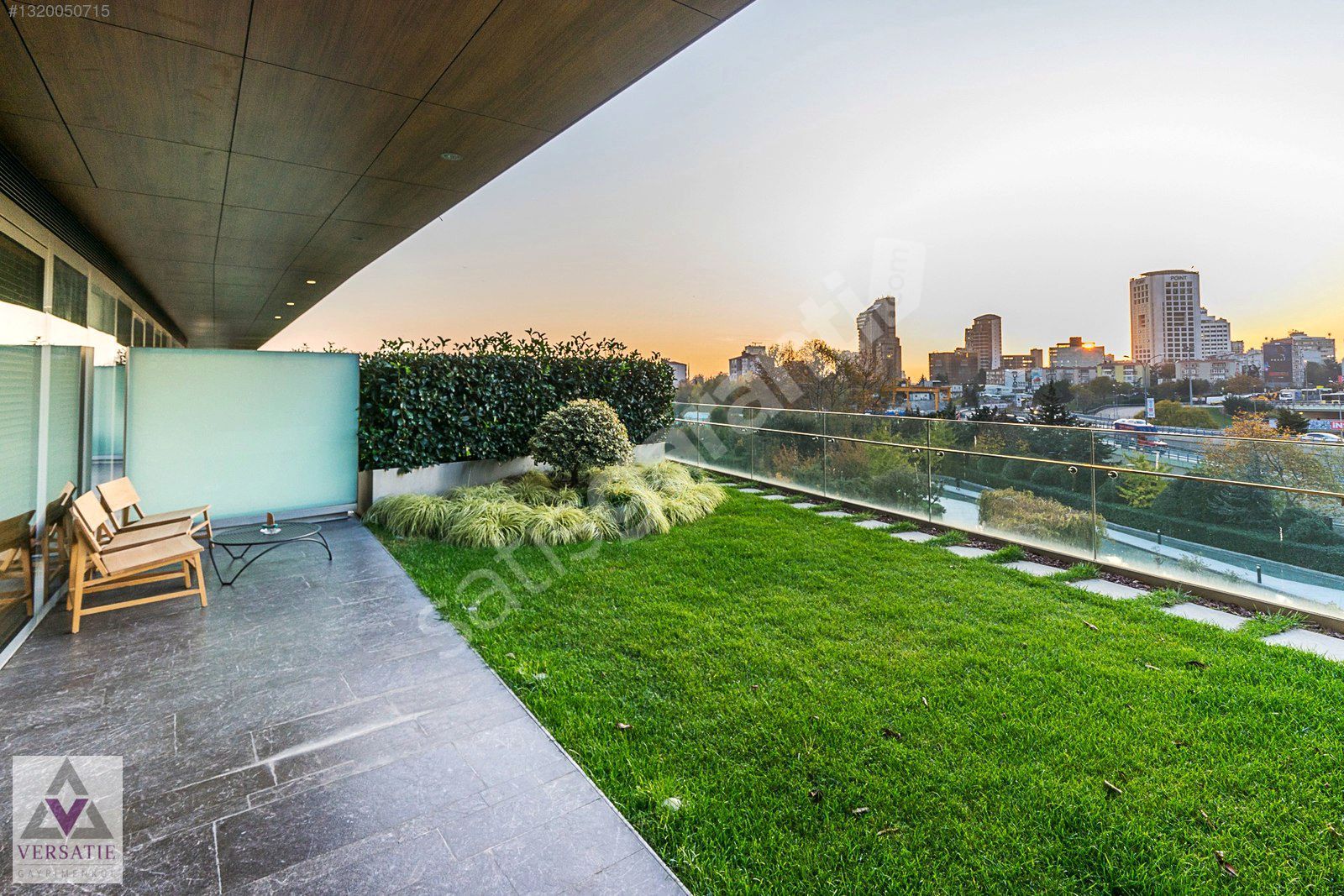 ZORLU CENTER'DA GENİŞ TERASLI BOĞAZ MANZARALI LÜKS OFİS KATI