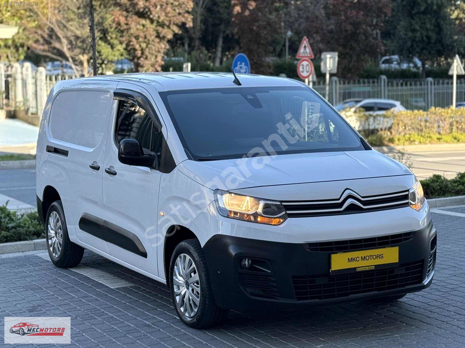 2023 BERLİNGO OTOMATİK VİTES DEĞİŞENSİZ BOYASIZ 2+1 KOLTUKLU