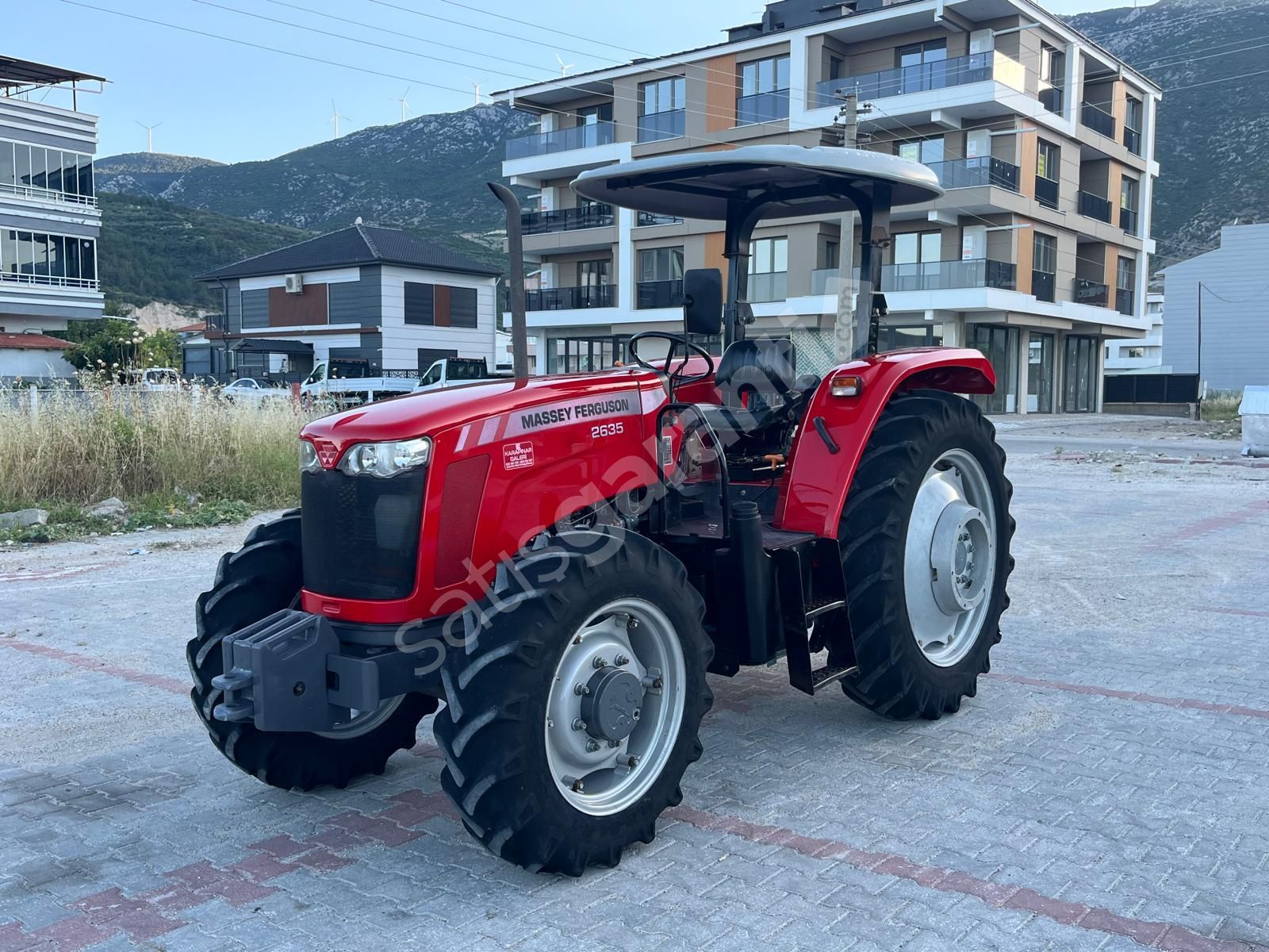 2015 MASSEY 2635 ÇEKER 1400 SAATTE SINIF MAKİNA