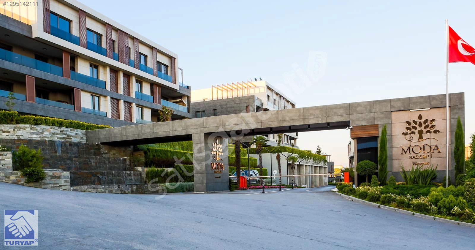 MODA BADEMLİ'de BÜYÜK BAHÇELİ SATILIK 3+1 BAHÇEKATI DAİRE