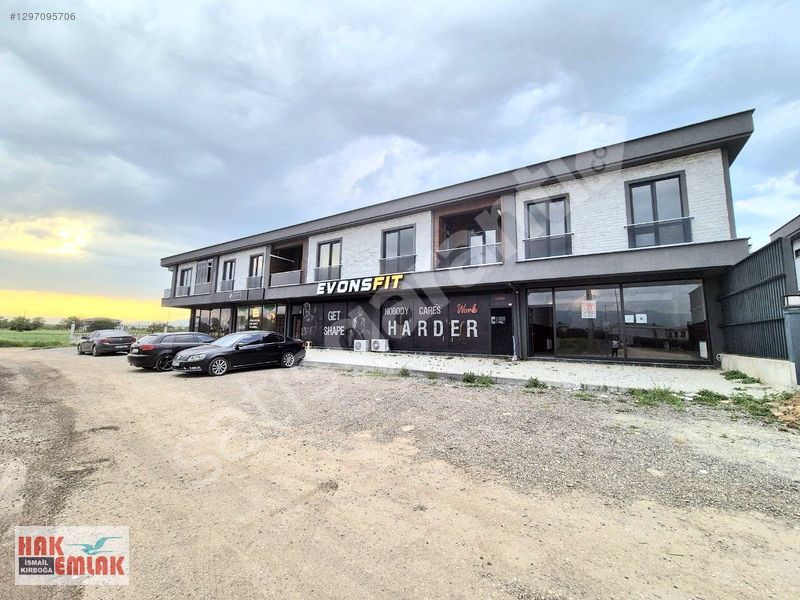 Hak Emlak'tan Akınlar Mah.de Villalar Bölgesinde Kiralık Dükkan