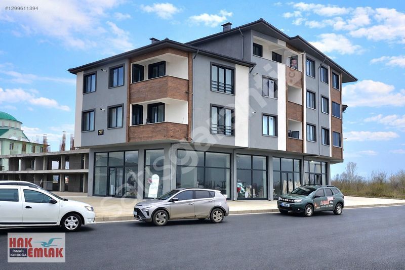 Hak Emlaktan Aziziye Mah. En Hareketli Noktasında Kiralık Dükkan