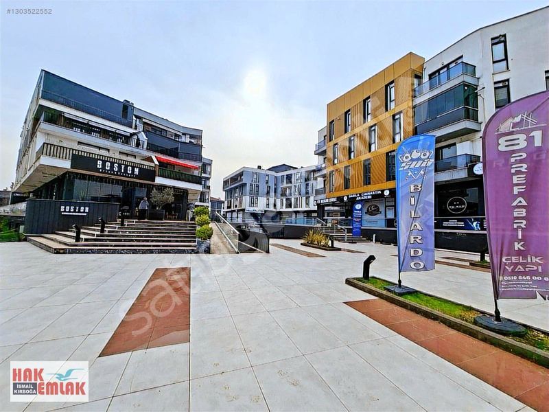 Hak Emlak'tan Yeni Mah.de Maidan 81 Sitesinde Kiralık Dükkan