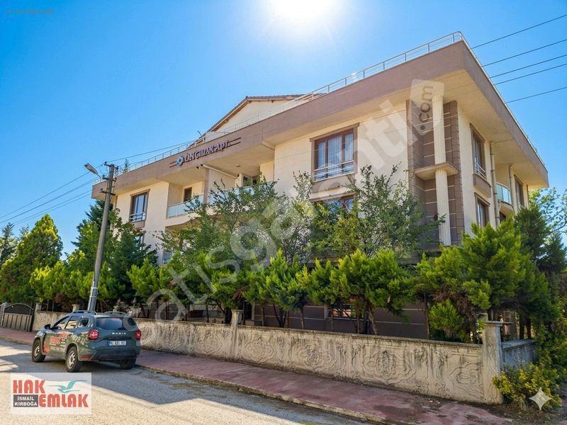 Hak Emlak'tan Cumhuriyet Mahallesinde Satılık 4+2 Dubleks Daire
