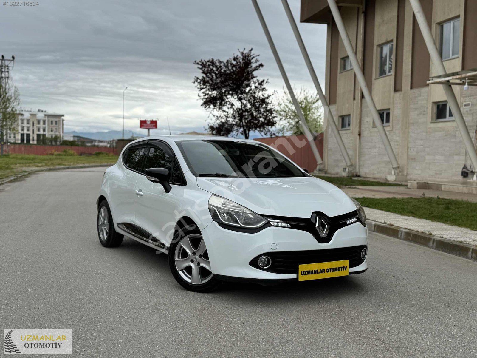 UZMANLAR OTOMOTİV'DEN HATASIZ BOYASIZ 2015 CLİO 1.2 TCE İCON