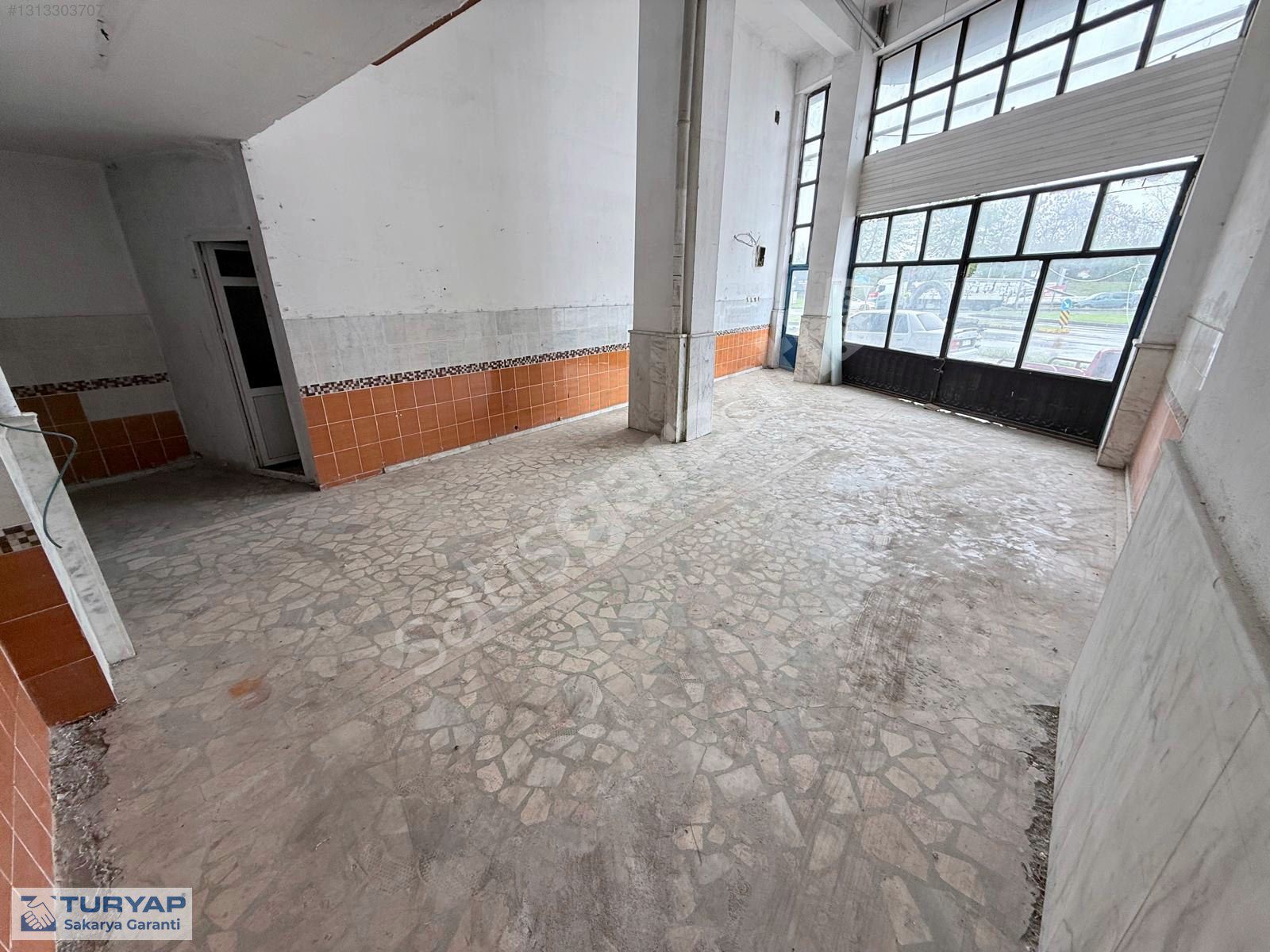 GÜNEŞLER'DE ZİRAİ ALETLERE 700 METREDE SATILIK 320 M² DÜKKAN