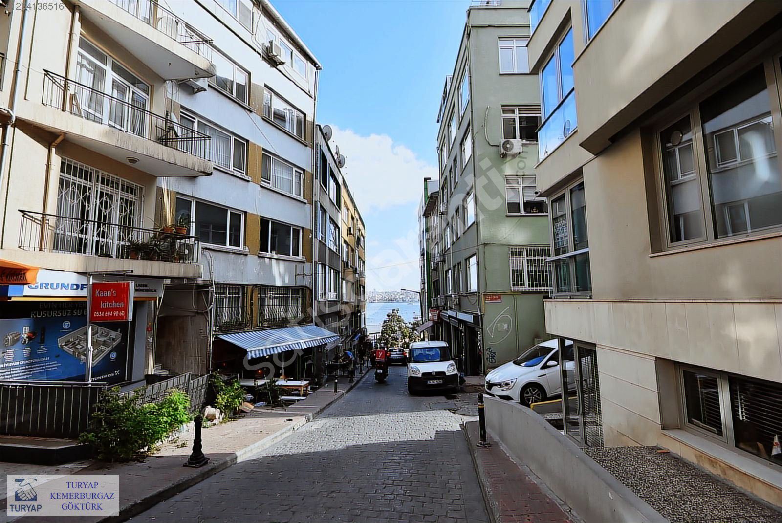 KABATAŞ SATILIK, KAPALI MUTFAKLI 2+1 90 M2 DAİRE