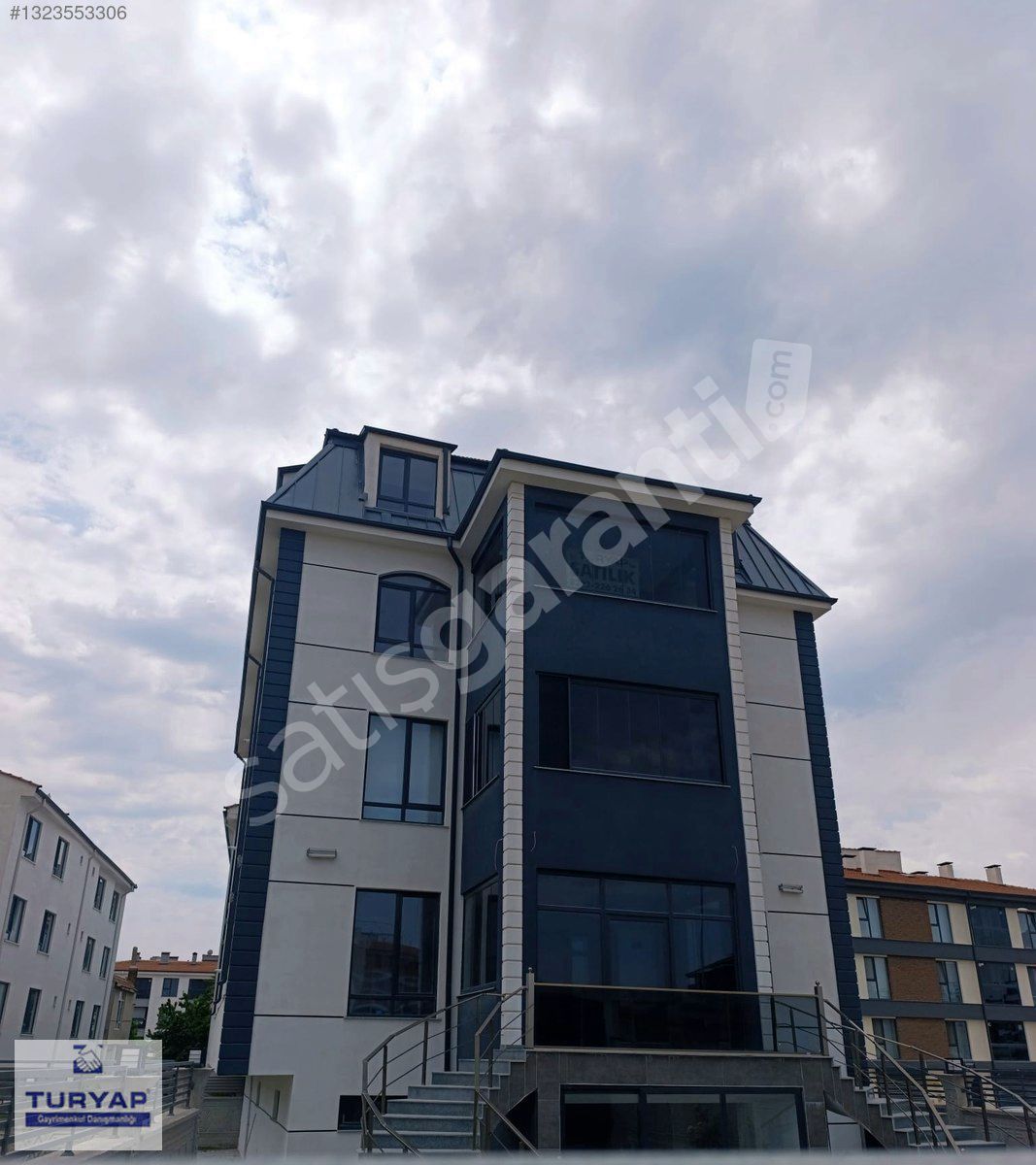 ÇAMLICADA ÖZEL GARAJLI 8 ODALI LÜX DUBLEX