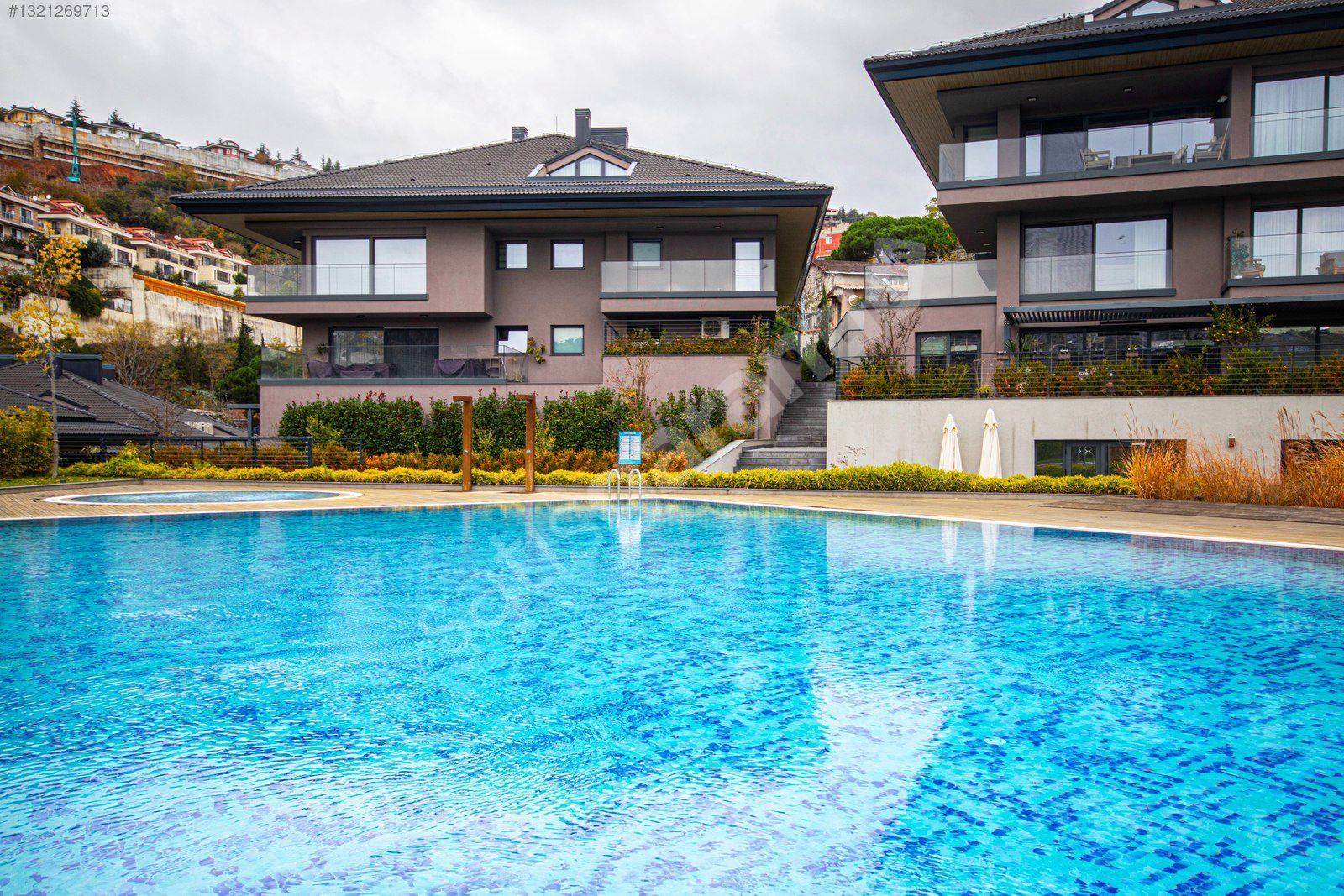 Deniz Koru Meşe Sitesi Havuz Manzaralı 2+1 Satılık Daire