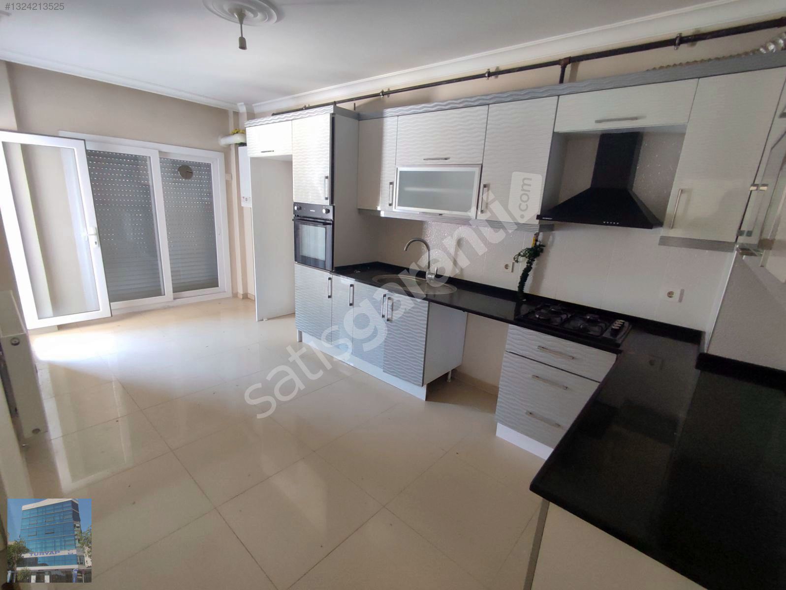 Yeni Girne, Soğukkuyu Mahallesi Geniş ve Ferah Satılık 3+1 Daire