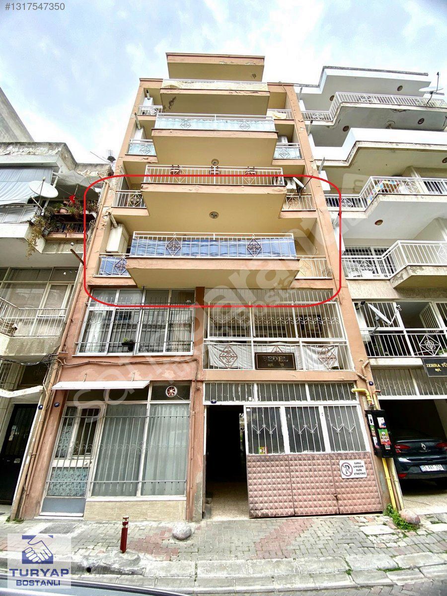 Karşıyaka Belediyenin Karşı Sokağında Satılık 3+1 Daire