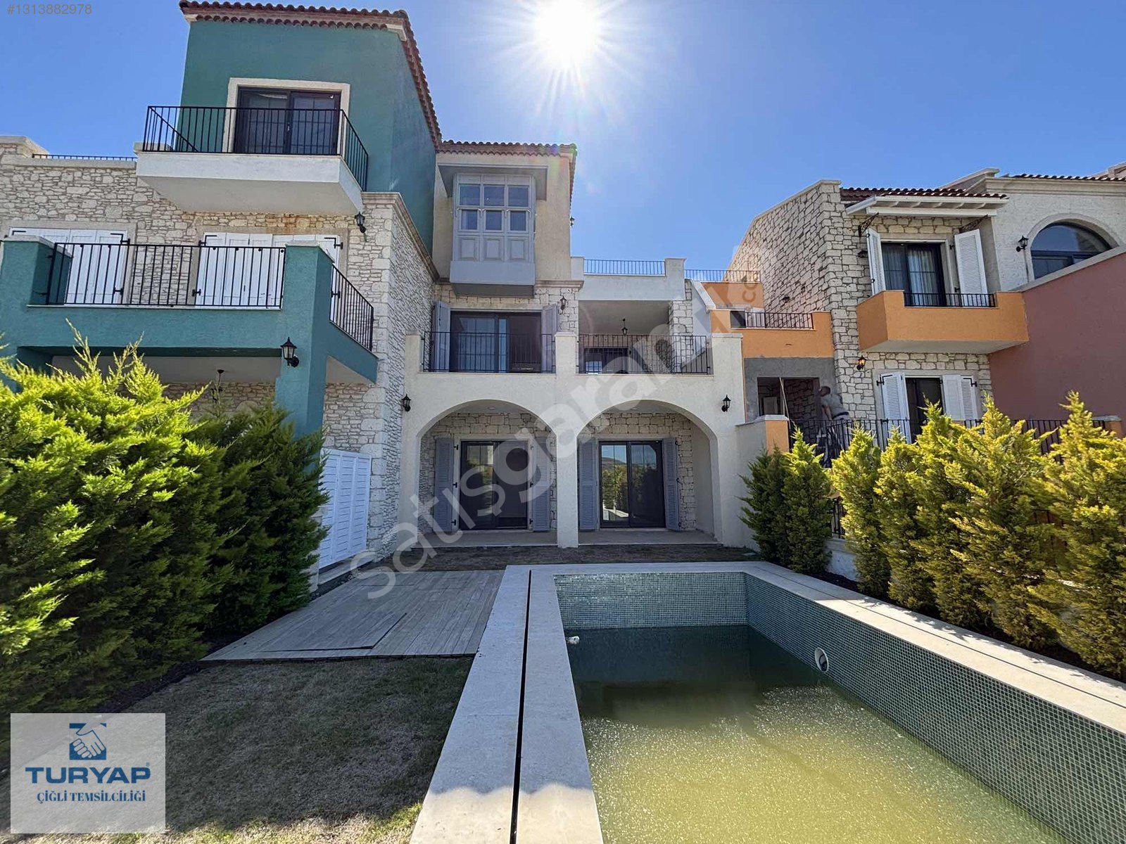 Çeşme Alaçatı Port' da 3+1 Müstakil Havuzlu Tripleks Villa