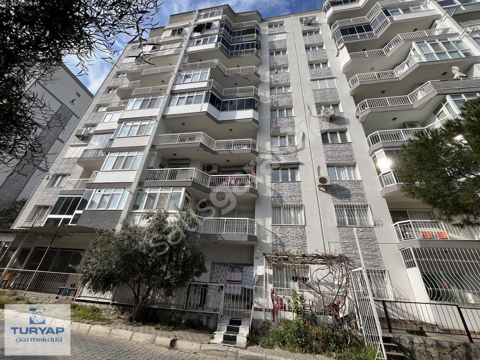 Çiğli Yakakent Mahallesi'nde Satılık 3+1 Daire