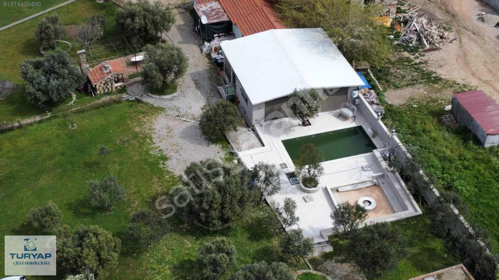 İzmir Yenifoça Cumhuriyet Mahallesi'nde Satılık 5.500 m2 Tarla