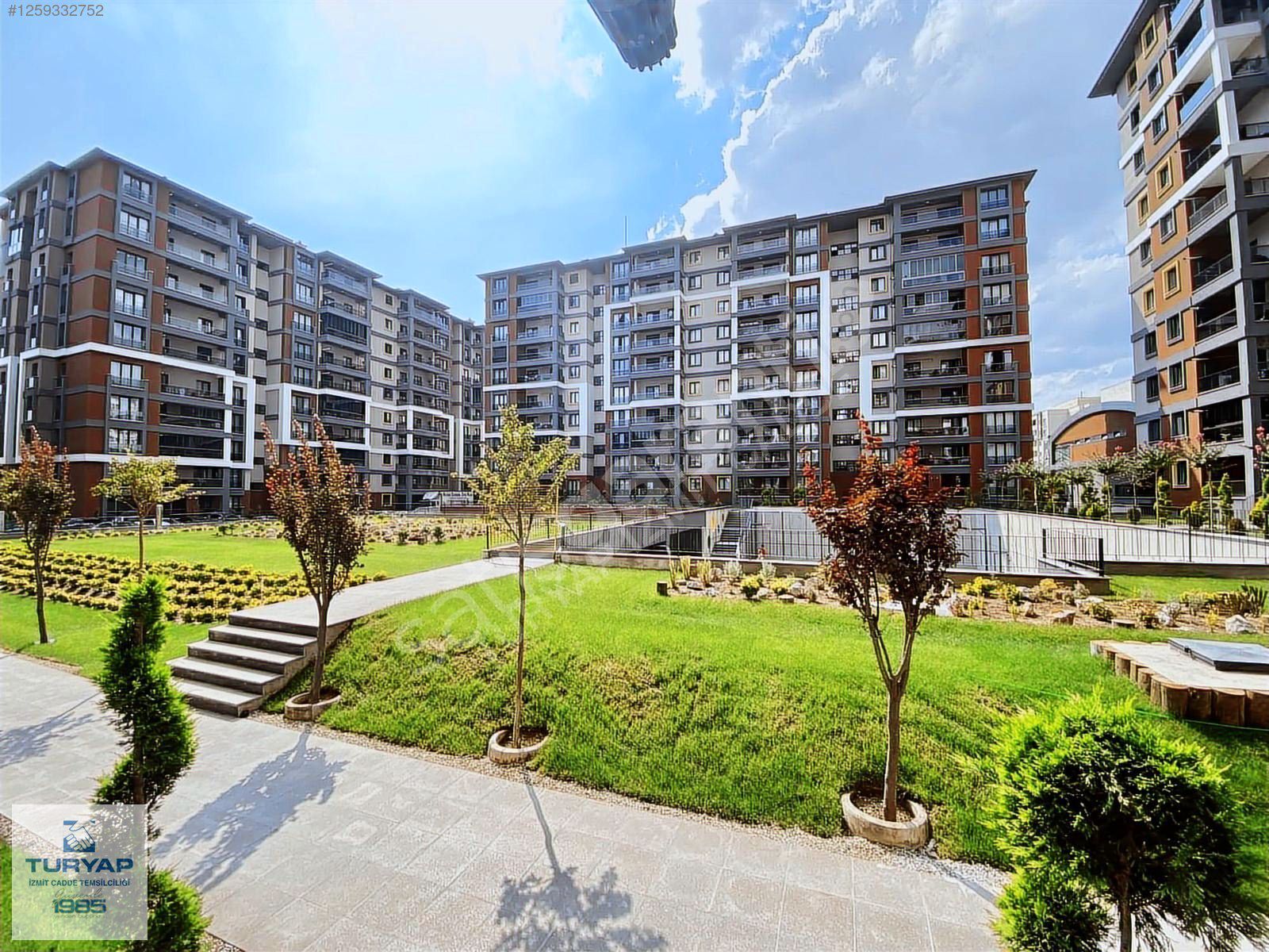 Turyap'tan Türköz Ata Sitesi Peyzaj Cepheli Büyük Tip 2+1 Giriş