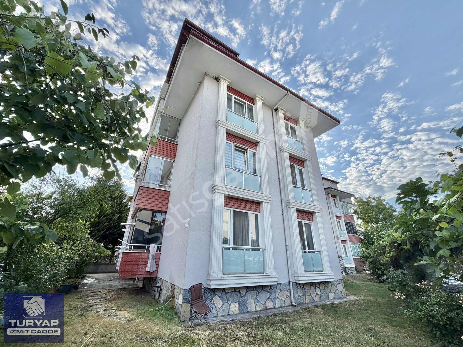 Turyap'tan Yahyakaptan'da Temiz ve Eksiksiz 1+1 Eşyalı Daire