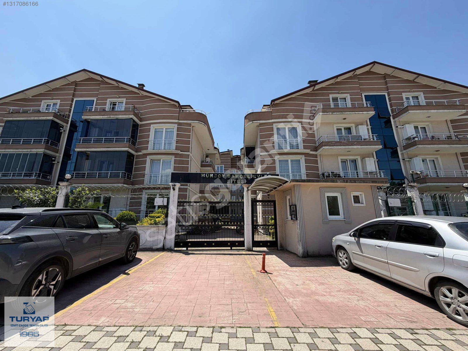 Turyap'tan Hürsoy Bahçelievler Sitesi Eğimsiz 2+1 Çatı Dublex