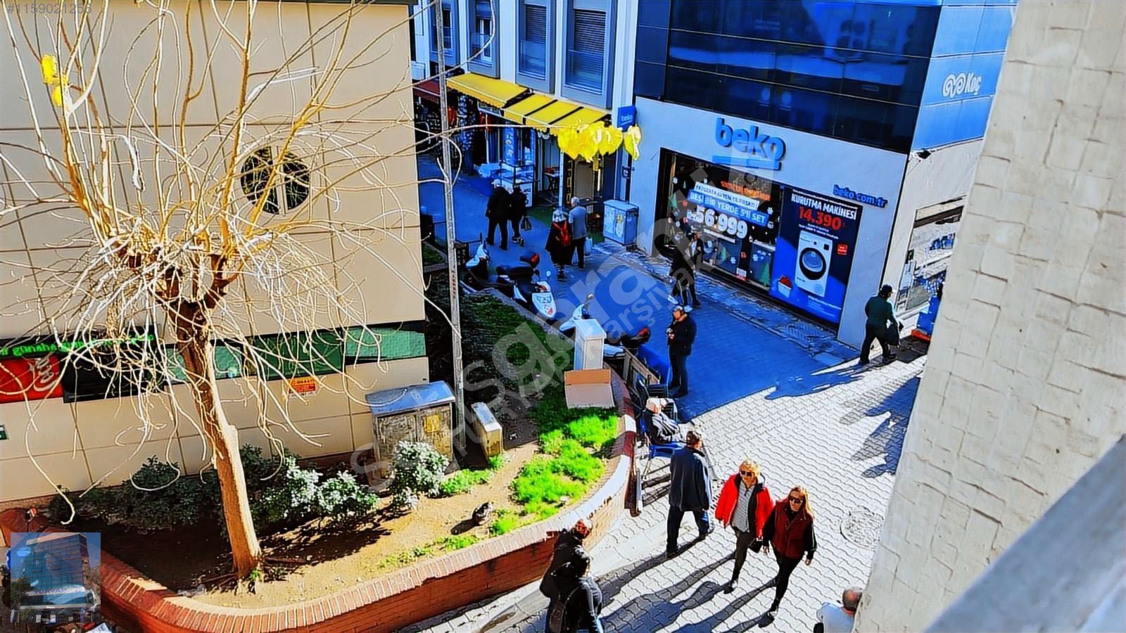 Karşıyaka Çarşı'da Kiralık Daire