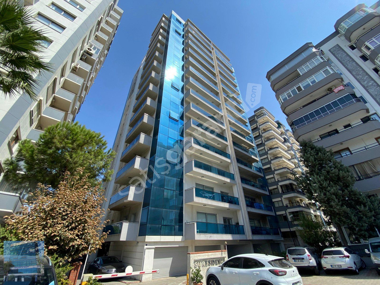 Karşıyaka Su Residencede 'de Kiralık 3+1 Daire
