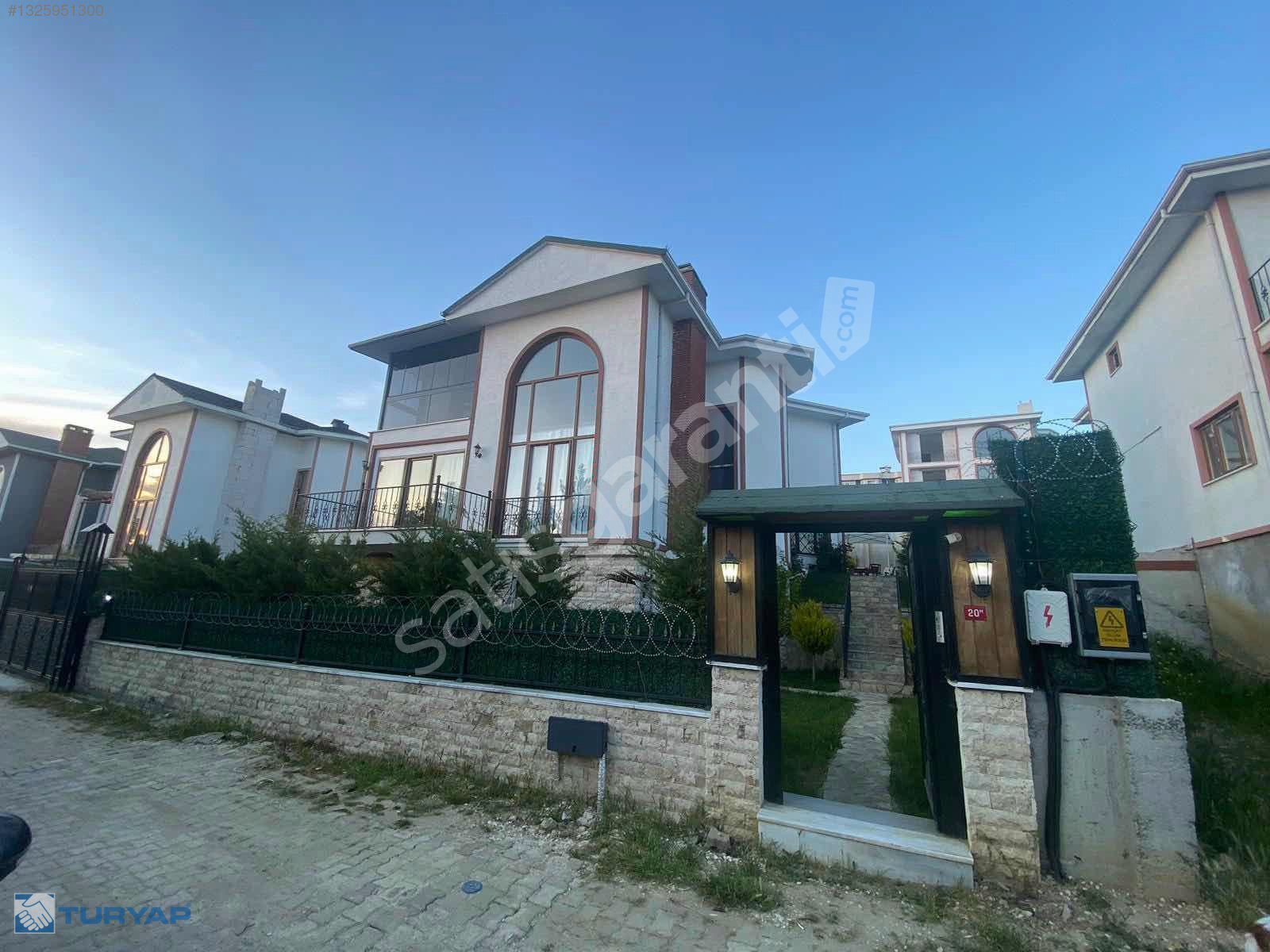 Muhteşem bahçeli tripleks villa